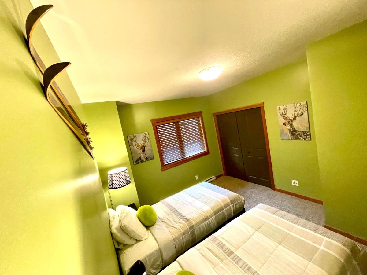 Renovated Condo, 2Br, 2Ba, Heated Pool, 3 Hot Tubs, Pets Welcome! Canmore Exterior foto