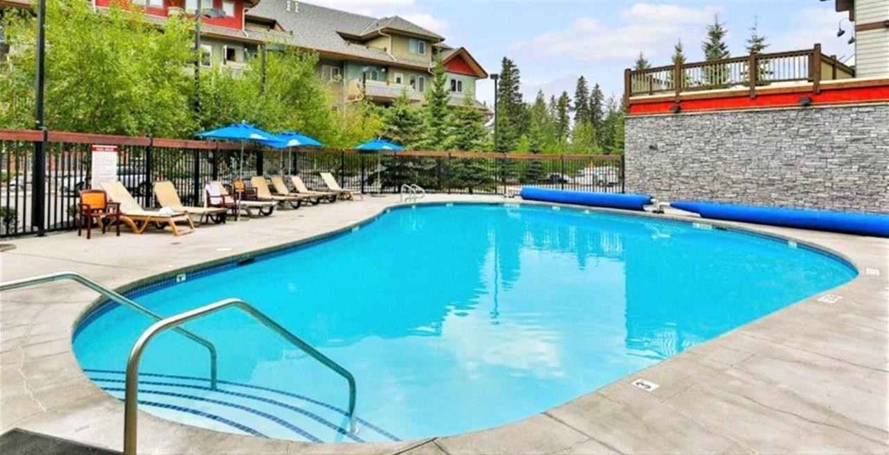 Renovated Condo, 2Br, 2Ba, Heated Pool, 3 Hot Tubs, Pets Welcome! Canmore Exterior foto