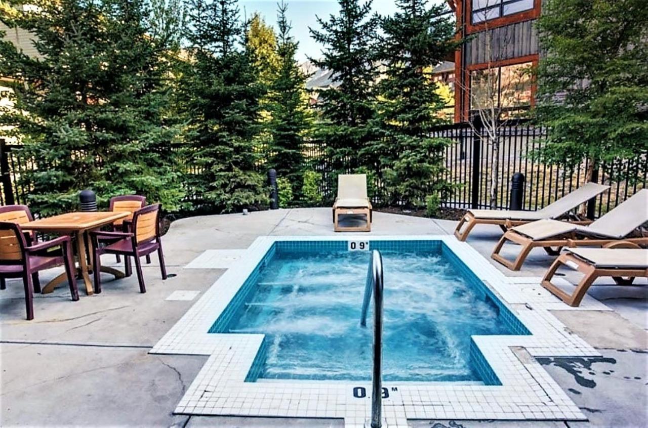 Renovated Condo, 2Br, 2Ba, Heated Pool, 3 Hot Tubs, Pets Welcome! Canmore Exterior foto