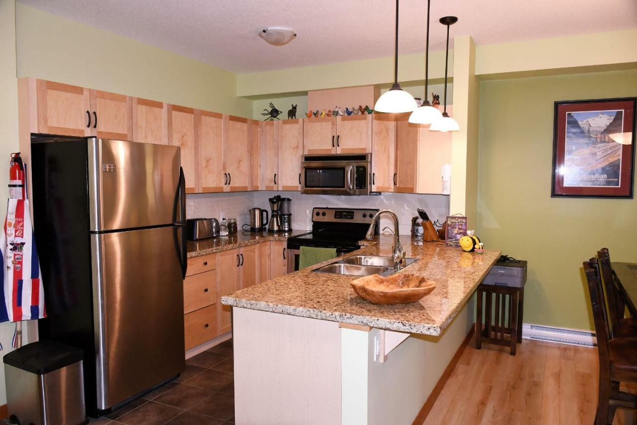 Renovated Condo, 2Br, 2Ba, Heated Pool, 3 Hot Tubs, Pets Welcome! Canmore Exterior foto